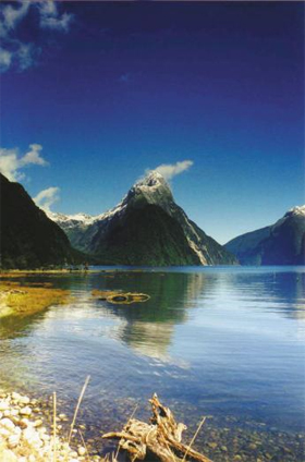 뉴질랜드 남섬에 있는 빙하지형 밀퍼드 사운드(milford sound) 일대의 풍경이에요. 