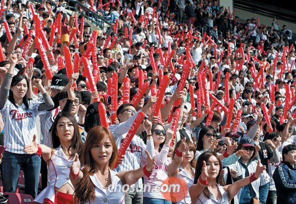 [이슈토론] 야구장 응원가 편곡·개작