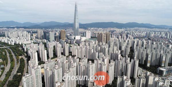 집값이 날로 뛰면서 상대적 박탈감을 호소하는 사람들이 늘고 있어요.