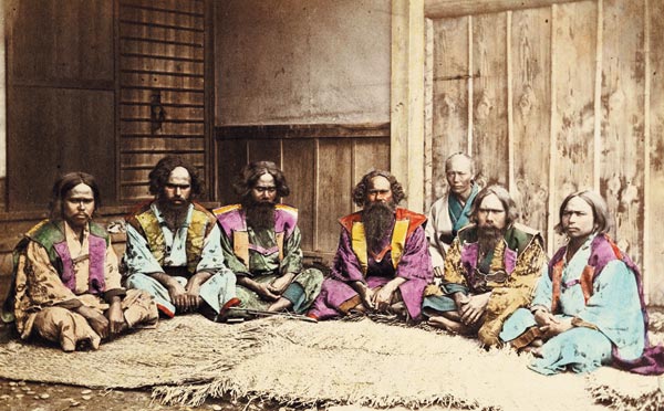 아이누족은 러시아 사할린, 일본 홋카이도, 쿠릴열도 일대에서 살면서 고유한 언어와 문화를 만들었습니다.