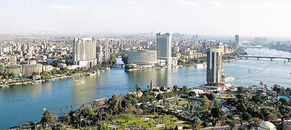 이집트 수도 카이로를 끼고 흐르는 나일강의 모습이에요.