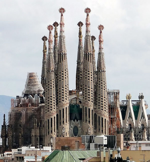 스페인 바르셀로나에 있는 사그라다 파밀리아 전경. /위키피디아