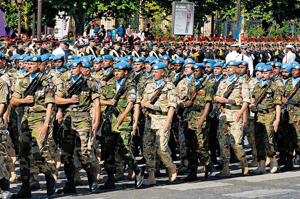 2008년 유엔 평화유지군이 프랑스 혁명 기념일에 행진하는 모습. /위키피디아