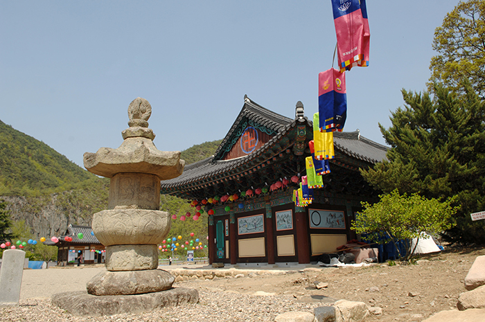 일연은 경북 군위의 절 인각사에서 삼국유사를 완성한 것으로 알려져 있어요. /군위군