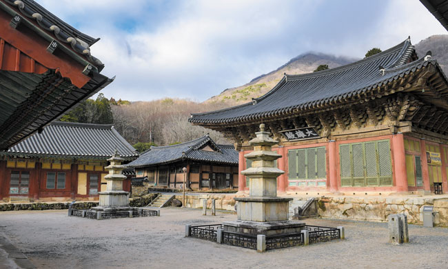 선암사 대웅전과 3층 석탑. /국립순천대학교박물관·선암사성보박물관