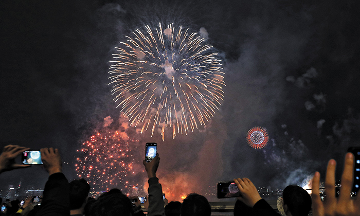 7일 서울 여의도에서 열린 ‘서울세계불꽃축제’. /남강호 기자