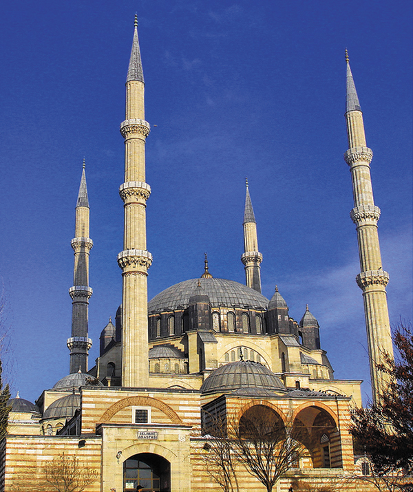 미마르 시난이 1574년 지은 ‘셀리미예 모스크’. 장대하고 아름다운 외형과 공학적인 안정성에서 결국 아야 소피아를 넘어섰다는 평가를 받아요. /위키피디아