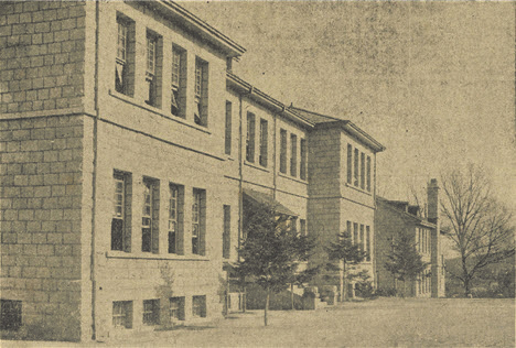 1933년 신문 ‘고려시보’에 실린 송도고등보통학교 전경. 모교이자 교사로도 재직했던 학교예요. /송도고