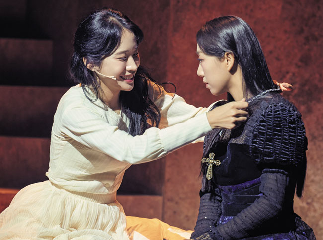 뮤지컬 '카르밀라' 공연 장면. /네버엔딩플레이·라이브러리컴퍼니