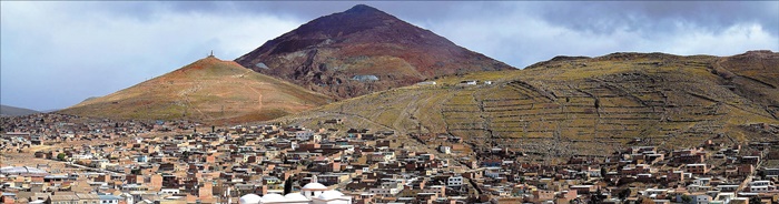 볼리비아 해발 4000m 고산지대에 위치한 포토시 전경. 1545년 이곳에서 은 광산이 발견됐어요.