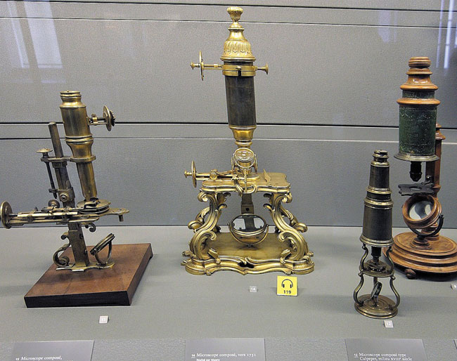 18세기 사용된 현미경입니다. 프랑스 파리의 국립기술공예박물관에 전시돼 있어요. /위키피디아