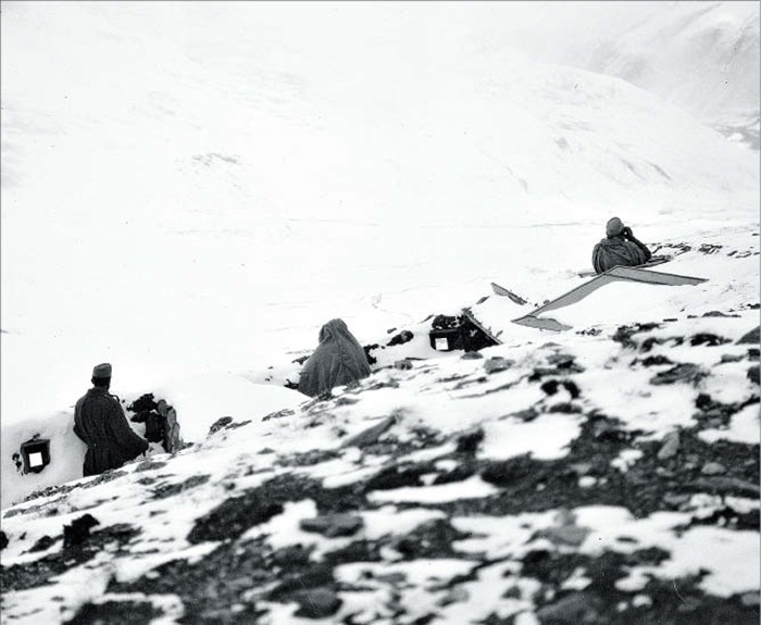 제1차 세계대전 당시 돌로미티 산맥 고산 지대에서 눈밭에 구덩이를 파고 전쟁 중인 오스트리아군의 모습입니다.
/위키피디아