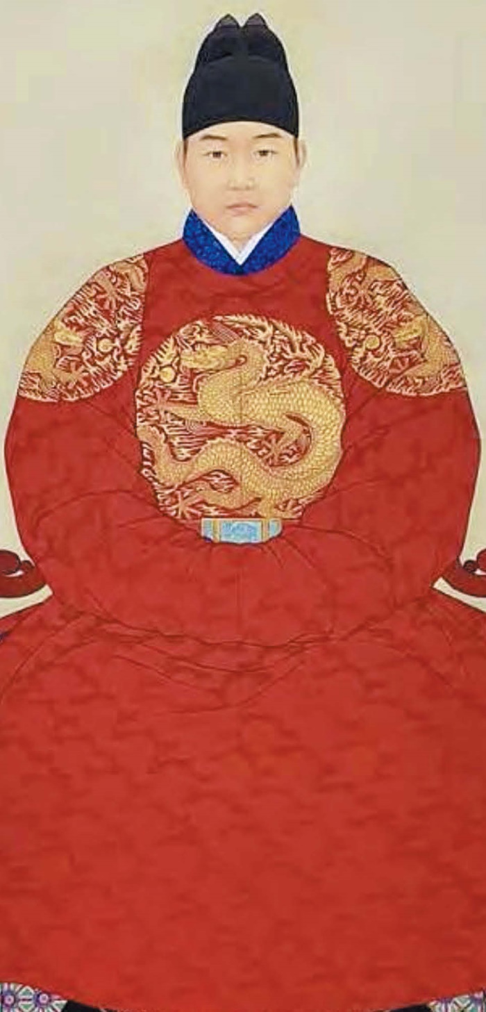 권오창 화백이 그린 단종의 어진(임금의 초상화)입니다. 단종은 생존 시 직접 얼굴을 보고 그린 어진은 없고, 권 화백의 작품은 조선왕조실록 등 기록과 고조부인 태조 이성계가 살아 있을 당시 얼굴을 보고 그린 어진 등을 참고했답니다.