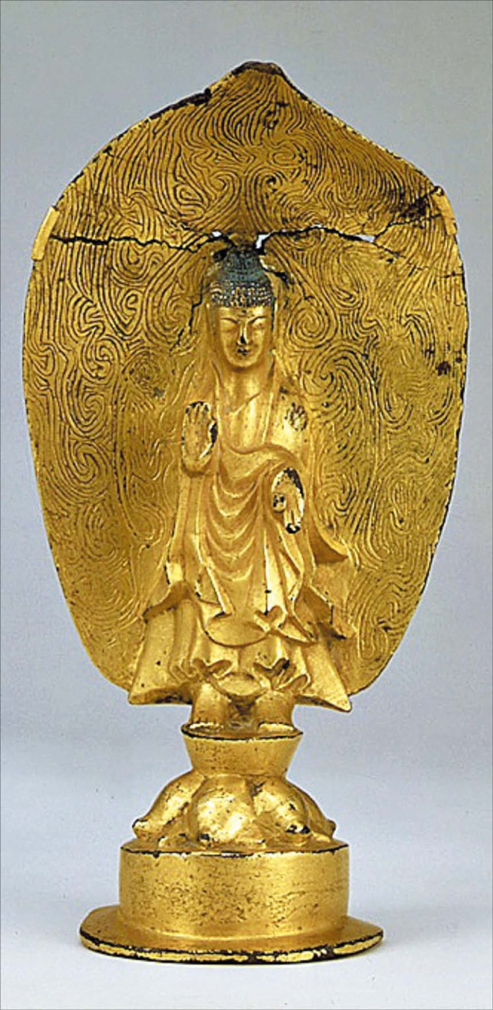 국보로 지정된 고구려 불상인 금동 연가 7년명 여래입상입니다. /국가유산청·조선일보 DB