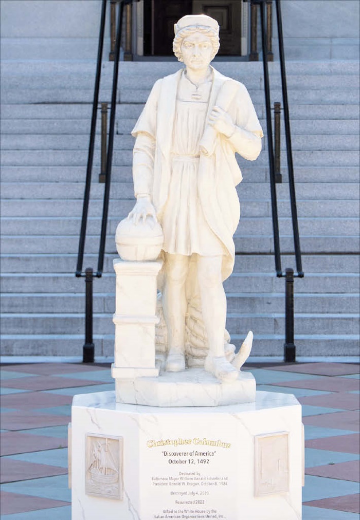 지난 22일(현지 시각) 미국 백악관 경내에 설치된 크리스토퍼 콜럼버스 동상입니다.