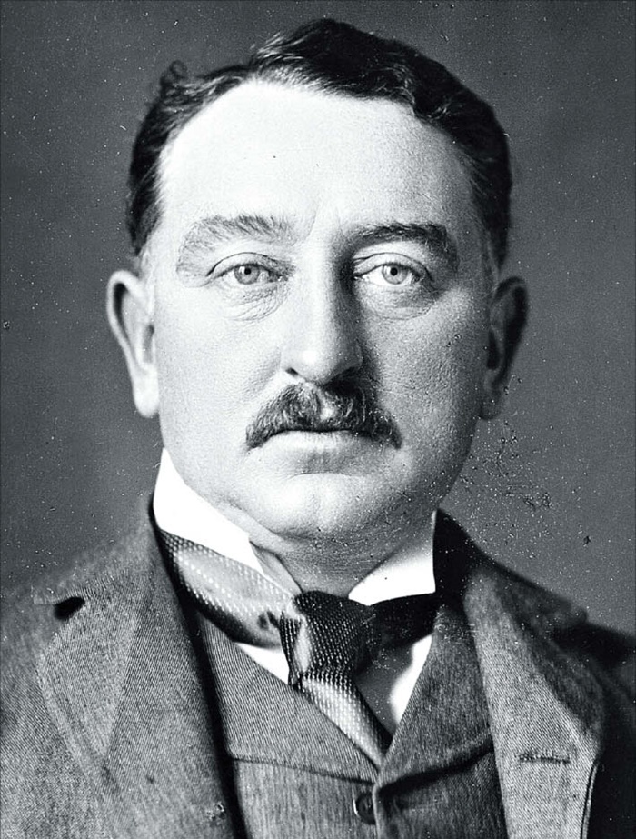 1890년 촬영한 세실 로즈 사진이에요. /AP 연합뉴스·위키피디아