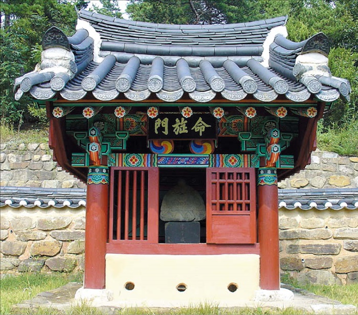 임진왜란 때 어려운 살림에도 노모를 극진히 모신 성풍세라는 사람을 기리는 효자비예요. 경북 고령에 있습니다. /한국데이터산업진흥원·국립한글박물관·국가유산청
