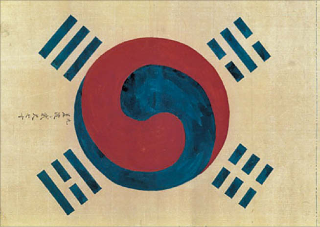 [디자인·건축 이야기] 1882년 美 통상 조약 앞두고 급하게 탄생… 태극 방향·괘 배치순서 계속 바뀌었어요